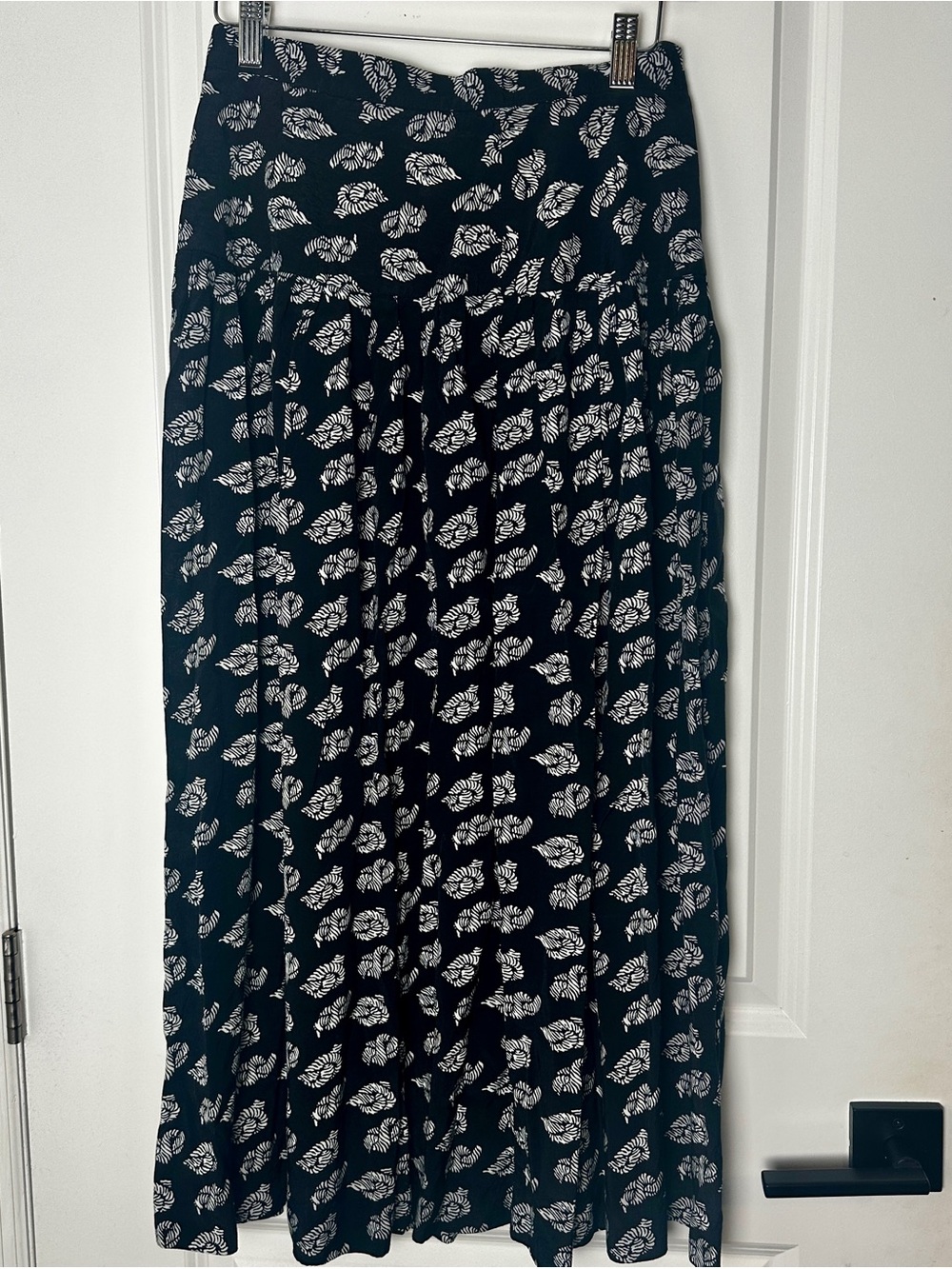 Black Leaf-Print Maxi Skirt - Versatile Everyday Style